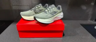 New Balance Fresh Foam More V6 Verde/Blanco