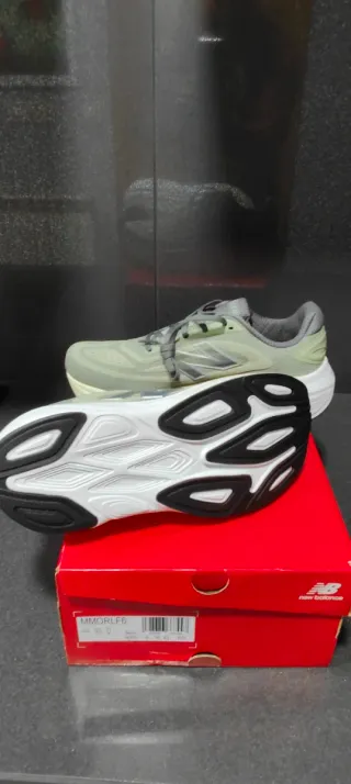 New Balance Fresh Foam More V6 Verde/Blanco