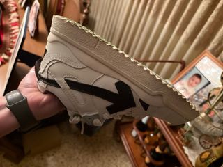 Sneakers Off-White grigie e bianche