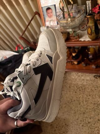 Sneakers Off-White grigie e bianche