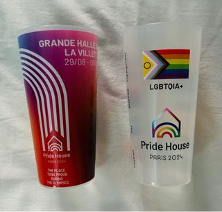 2 bicchieri Pride House Parigi 2024 LGBTQIA+
