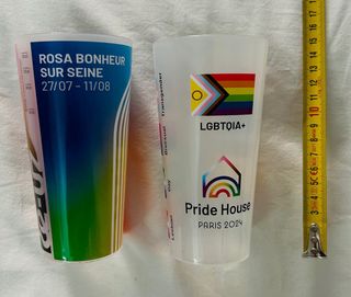 2 bicchieri Pride House Parigi 2024 LGBTQIA+