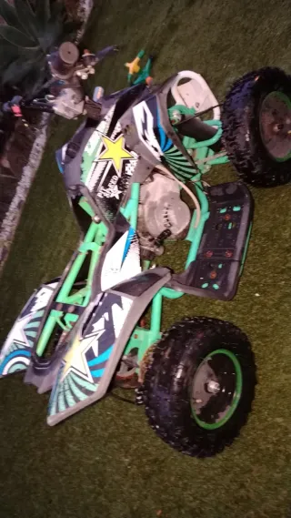 Quad infantil negro y verde