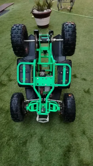 Quad infantil negro y verde
