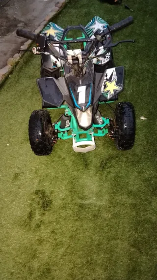 Quad infantil negro y verde