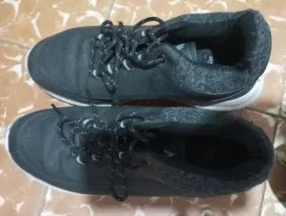 Zapatos negros con cordones