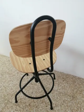 Silla giratoria IKEA madera y metal