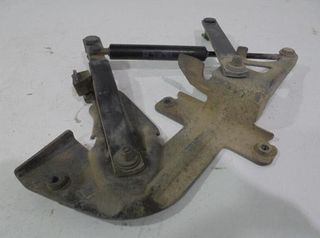 Bisagra asiento izquierdo peugeot satelis 125 7835