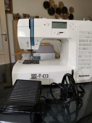 Máquina de coser SilverCrest electrónica