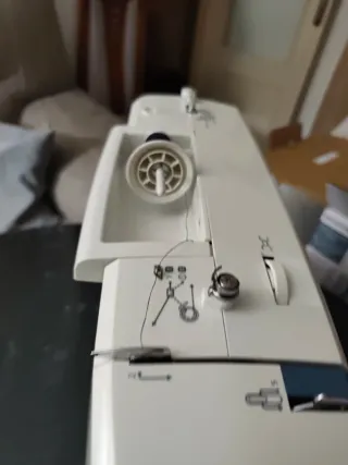 Máquina de coser SilverCrest electrónica