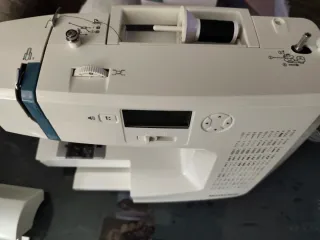 Máquina de coser SilverCrest electrónica