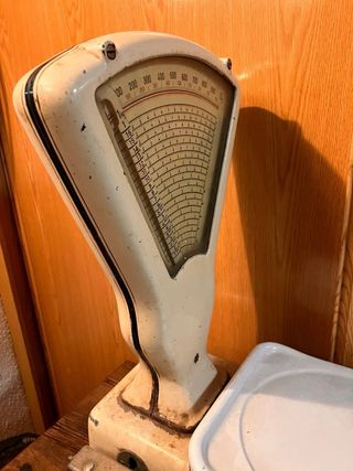 Báscula antigua de tendero