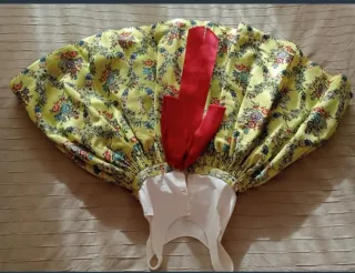 Traje de fallera niña 2-3 años.Incl. 2 par zapatos