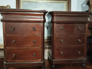 Mesitas de noche antiguas de madera