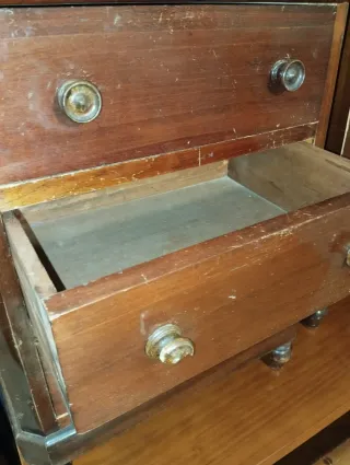 Mesitas de noche antiguas de madera