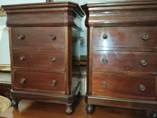 Mesitas de noche antiguas de madera