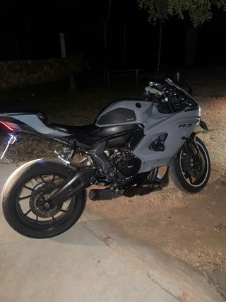 Yamaha R7