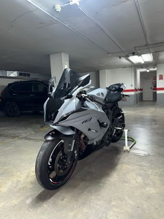 Yamaha R7