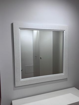 Recibidor y espejo entrada blancos