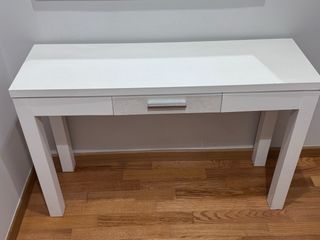 Recibidor y espejo entrada blancos