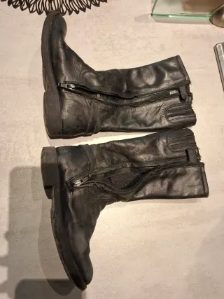 Due paia di stivali Geox in pelle n.31