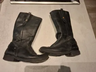 Due paia di stivali Geox in pelle n.31