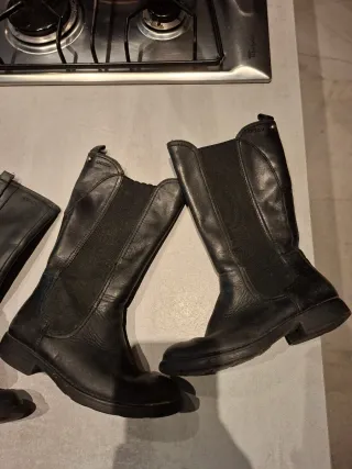 Due paia di stivali Geox in pelle n.31