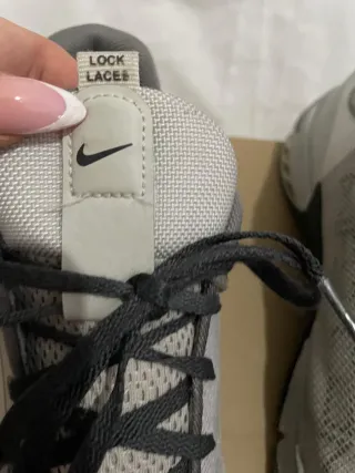 Zapatillas Nike Metcon Gris y Blanco