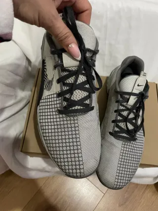 Zapatillas Nike Metcon Gris y Blanco