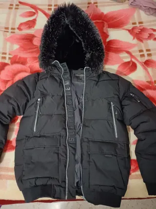 Chaquetón Supply & Demand Negro con Capucha