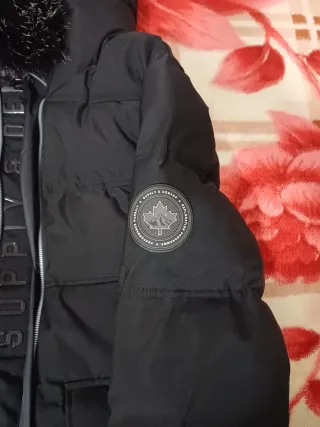 Chaquetón Supply & Demand Negro con Capucha