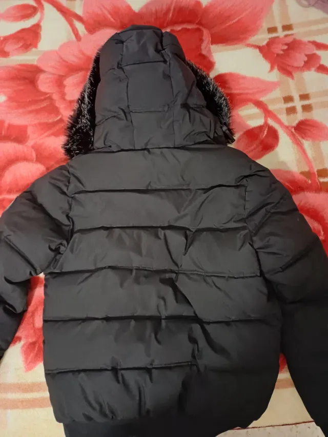 Chaquetón Supply & Demand Negro con Capucha