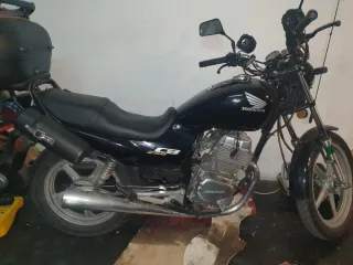 Honda CB250 Naked Negra