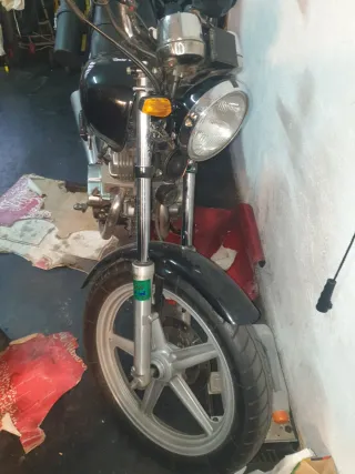 Honda CB250 Naked Negra