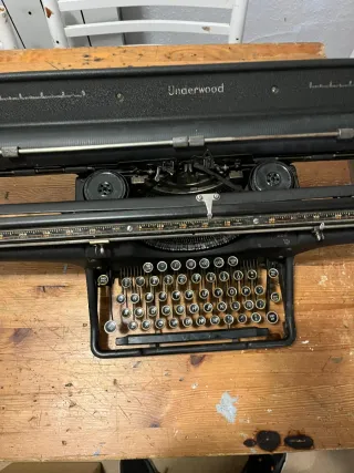Máquina de escribir Underwood antigua