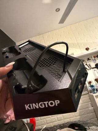 PS4 (PlayStation 4) Blanca Refrigerador y cascos.