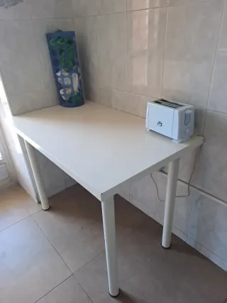 2 Mesas blancas estudio/cocina madera