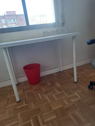 2 Mesas blancas estudio/cocina madera