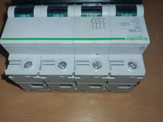 Magnetotérmico Schneider C120N 4 polos