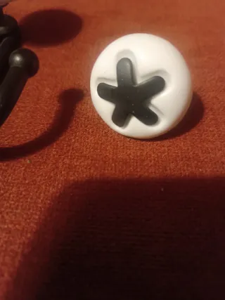 Percha y pomos cerámica flor