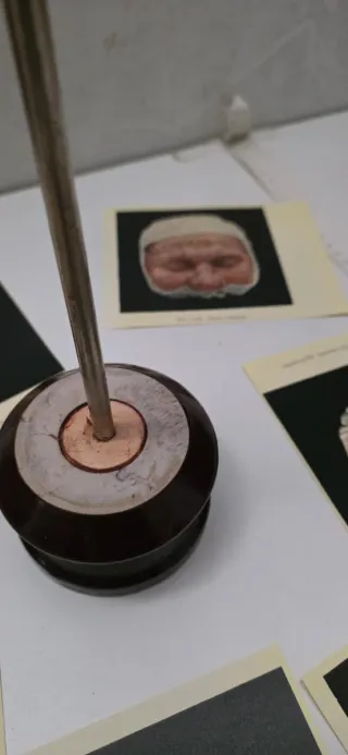 Visore con immagini mediche di malattie