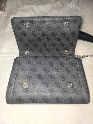 Bolso Guess Negro y Gris