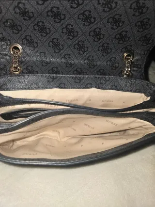 Bolso Guess Negro y Gris