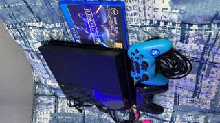 PS4 500GB + 2 Controller + Star Wars Battlefront 2