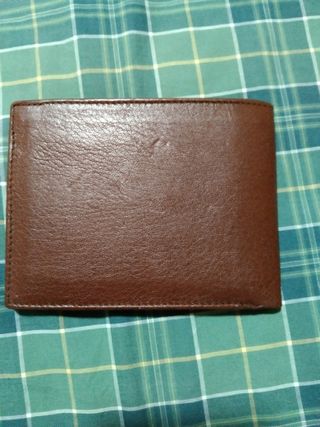 Cartera de piel marrón