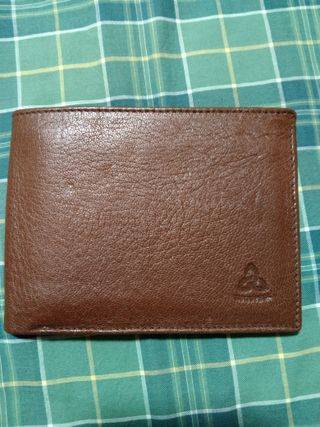 Cartera de piel marrón