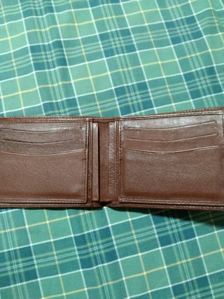Cartera de piel marrón