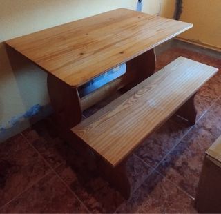 Mesa de banco y pino en Avilés