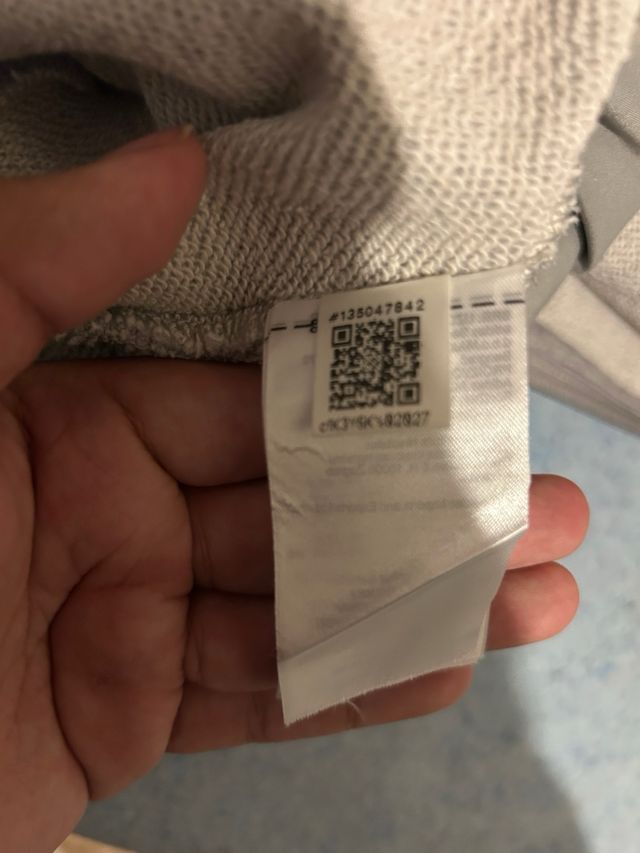 Sudadera Adidas Gris con Logo Real Madrid