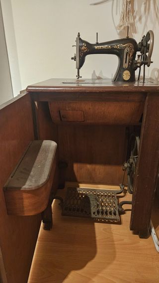 Máquina de coser antigua Wertheim